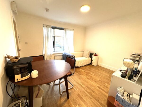 Antrobus Road, Chiswick, London