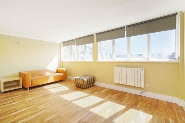 Distillery Walk, Brentford