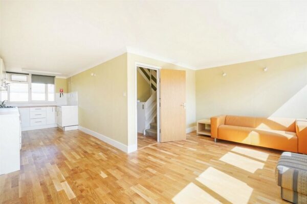 Distillery Walk, Brentford