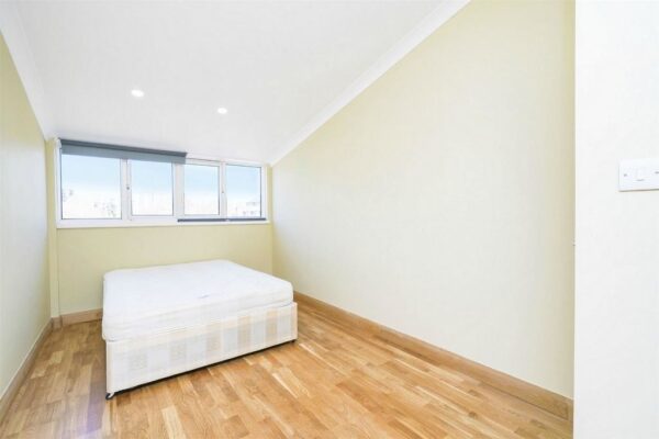 Distillery Walk, Brentford