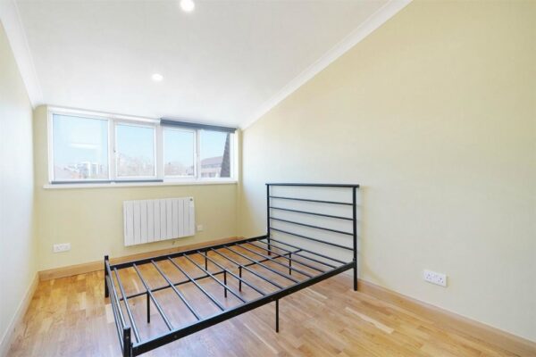 Distillery Walk, Brentford