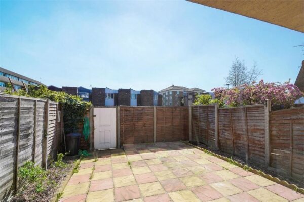 Distillery Walk, Brentford