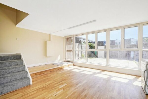 Distillery Walk, Brentford